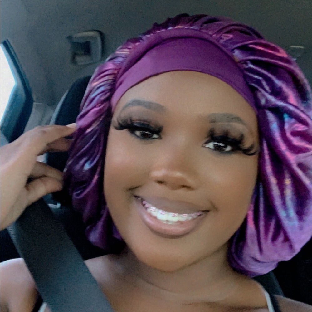 Meet your Posher, Khia